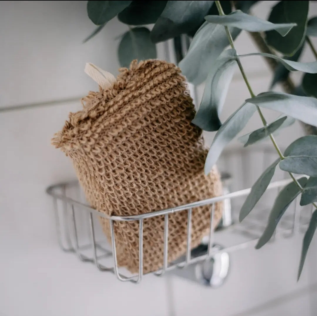 Spa set in bamboo gift basket