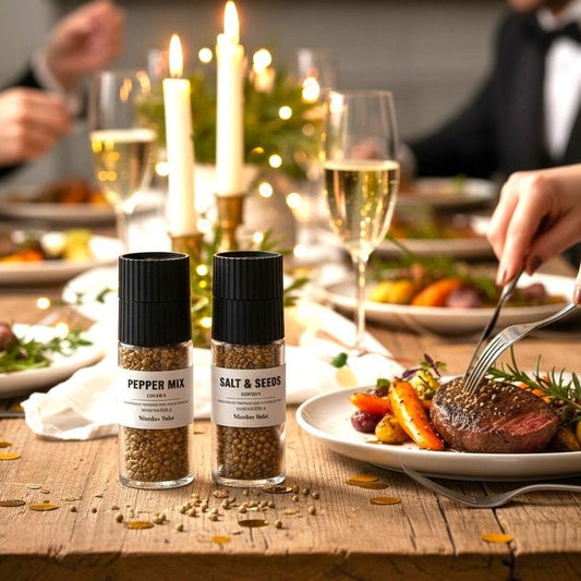 Gyllen salt- og pepperblanding i keramisk kvern