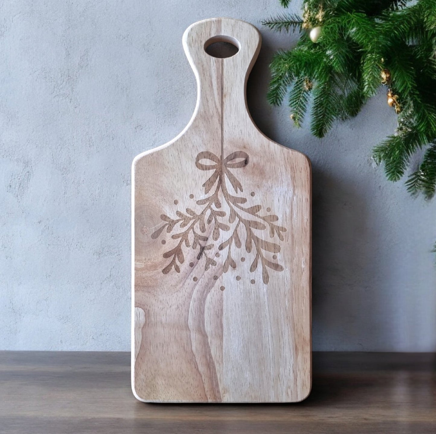Gift set with cutting board in a Christmas motif