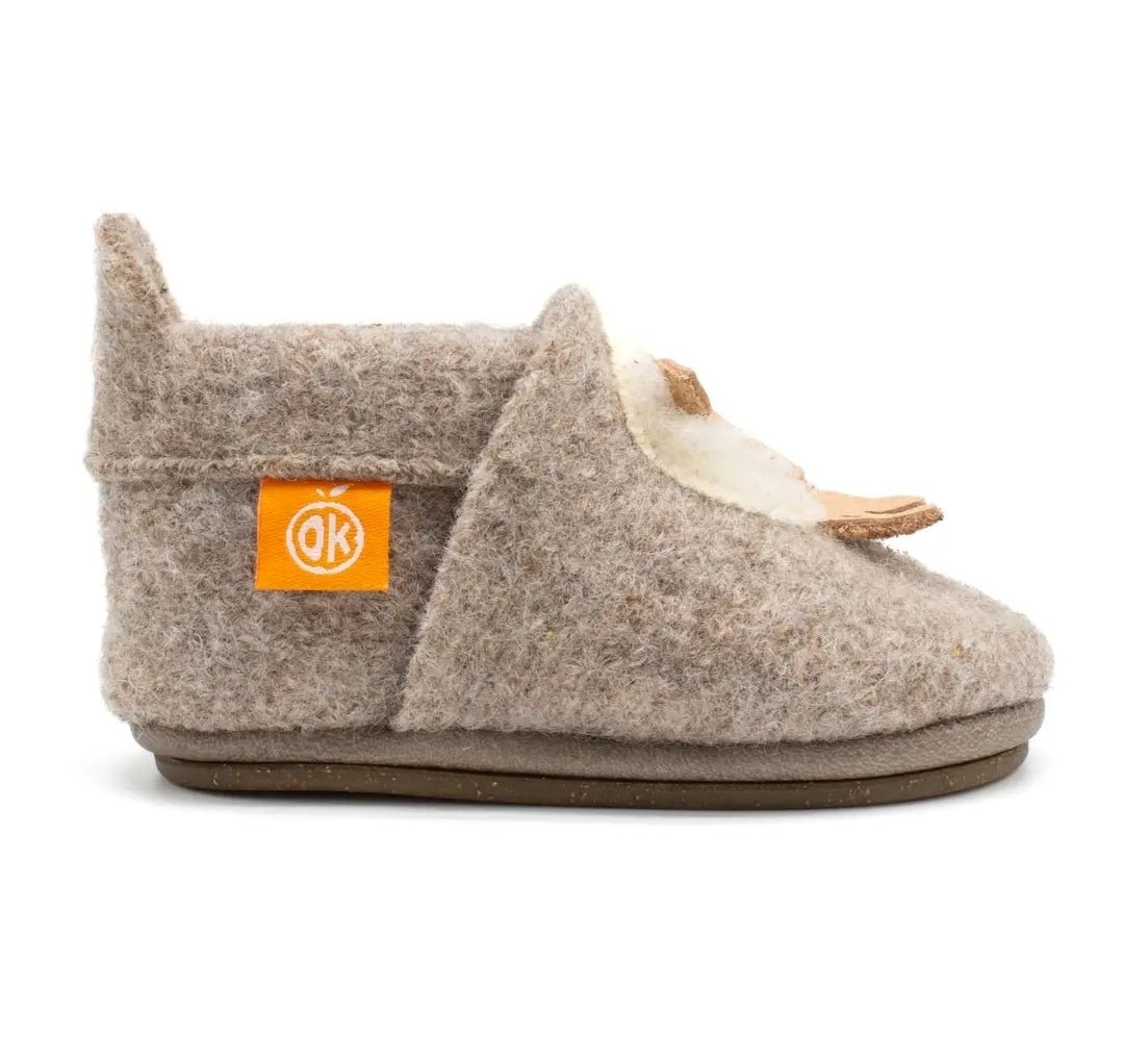 Toddler's slippers made of wool - sheep