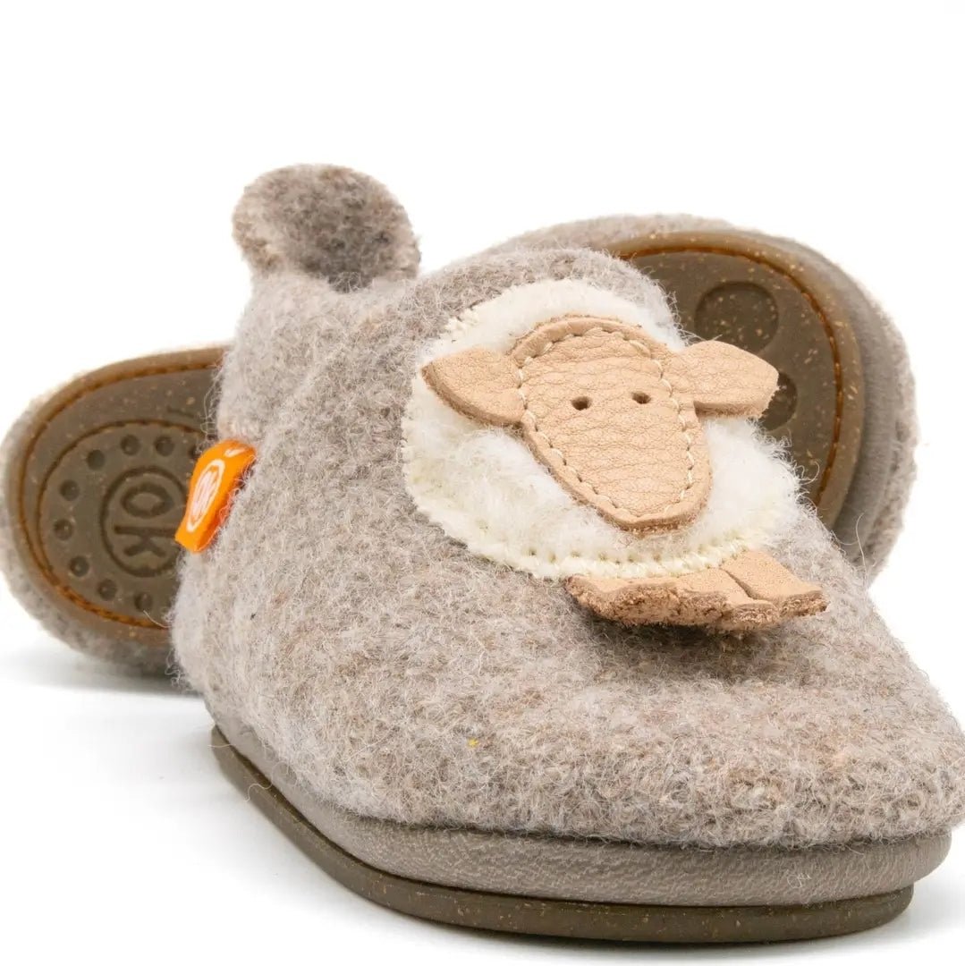 Toddler's slippers made of wool - sheep